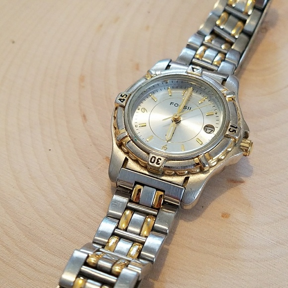 Women's Fossil watch - Picture 3 of 3